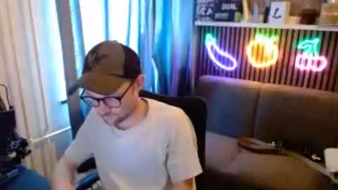 Snapshot of _whoisthatguy_ chatting on 07.04.26 _whoisthatguy_ online show from 07.04.26