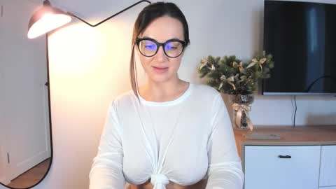 Snapshot of _worlin_ chatting on 12.11.24 Nika online show from 12.11.24