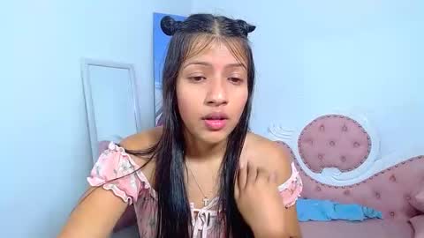 Snapshot of _xxxlittlegirl chatting on 12.11.24 ZARA online show from 12.11.24