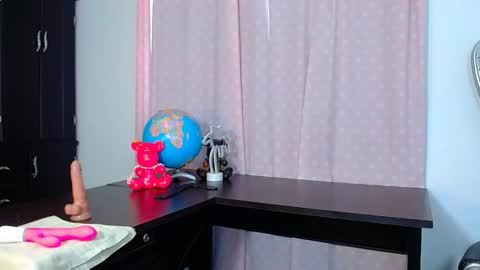 Snapshot of _xxxlittlegirl chatting on 12.14.24 ZARA online show from 12.14.24