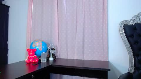 Snapshot of _xxxlittlegirl chatting on 12.15.24 ZARA online show from 12.15.24