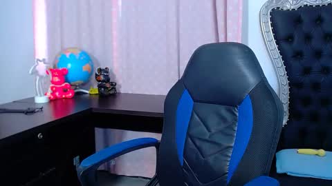 Snapshot of _xxxlittlegirl chatting on 12.21.24 ZARA online show from 12.21.24