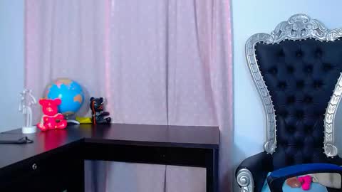 Snapshot of _xxxlittlegirl chatting on 12.23.24 ZARA online show from 12.23.24