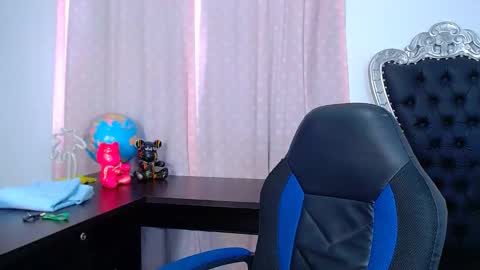 Snapshot of _xxxlittlegirl chatting on 12.27.24 ZARA online show from 12.27.24