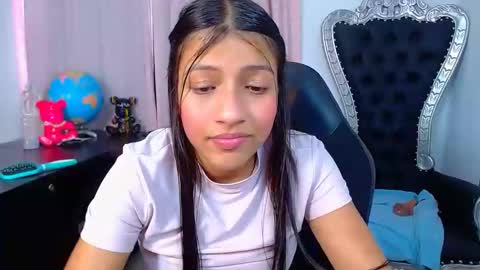 Snapshot of _xxxlittlegirl chatting on 01.10.25 ZARA online show from 01.10.25