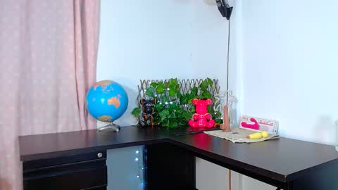 Snapshot of _xxxlittlegirl chatting on 01.30.25 ZARA online show from 01.30.25