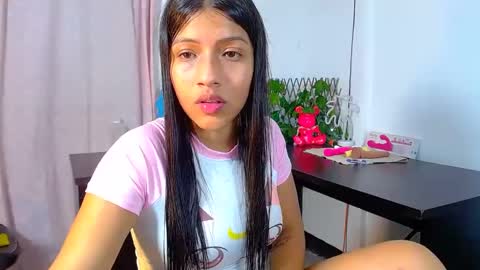 Snapshot of _xxxlittlegirl chatting on 01.30.25 ZARA online show from 01.30.25