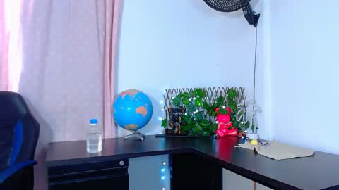 Snapshot of _xxxlittlegirl chatting on 01.31.25 ZARA online show from 01.31.25