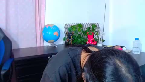 Snapshot of _xxxlittlegirl chatting on 02.01.25 ZARA online show from 02.01.25
