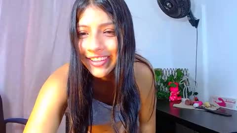 Snapshot of _xxxlittlegirl chatting on 02.05.25 ZARA online show from 02.05.25