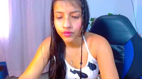 Snapshot of _xxxlittlegirl chatting on 02.11.25 ZARA online show from 02.11.25