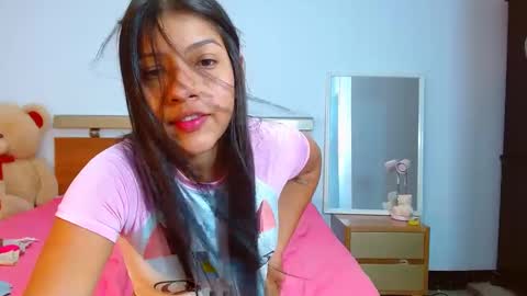Snapshot of _xxxlittlegirl chatting on 02.18.25 ZARA online show from 02.18.25