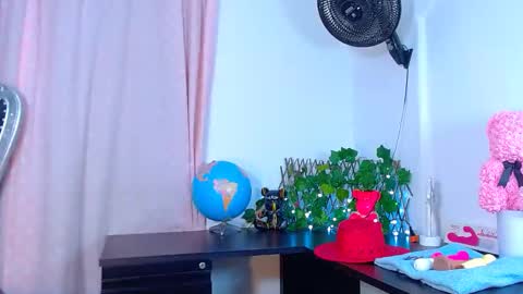 Snapshot of _xxxlittlegirl chatting on 02.21.25 ZARA online show from 02.21.25