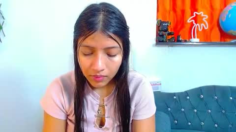 Snapshot of _xxxlittlegirl chatting on 03.08.25 ZARA online show from 03.08.25