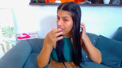Snapshot of _xxxlittlegirl chatting on 03.10.25 ZARA online show from 03.10.25