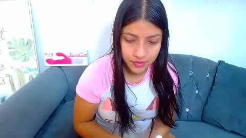 Snapshot of _xxxlittlegirl chatting on 03.11.25 ZARA online show from 03.11.25