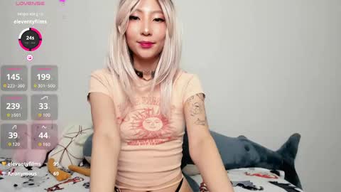 Snapshot of _yuriko chatting on 05.27.26 Mia online show from 05.27.26
