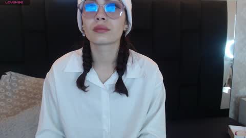 Yuyi online show from 01.09.25