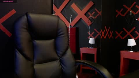 Yuyi online show from 02.07.25