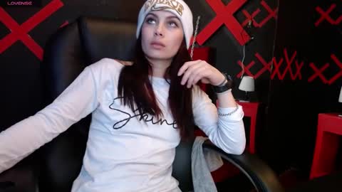 Yuyi online show from 02.17.25