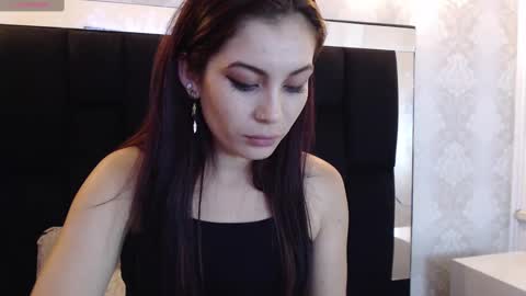 Yuyi online show from 02.22.25