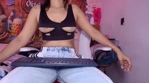 Aisha online show from 10.03.25