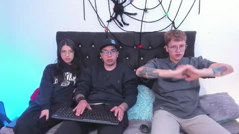 A Sexy Couple online show from 10.17.25