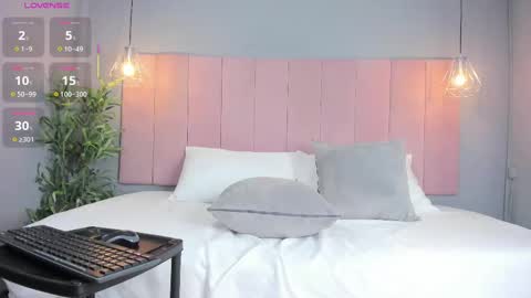 A R I A L  online show from 10.08.25