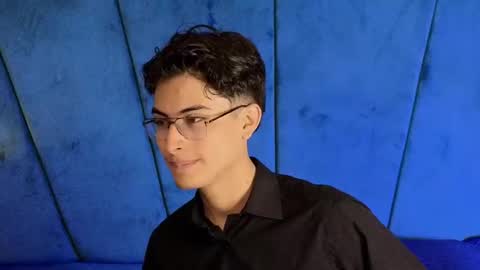 Snapshot of aaron_eze chatting on 10.04.25 Aaron Ezequiel online show from 10.04.25