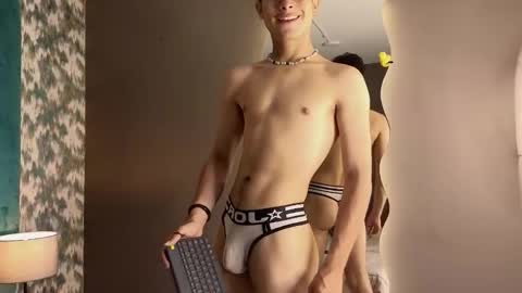 Snapshot of aaron_eze chatting on 10.18.25 Aaron Ezequiel online show from 10.18.25