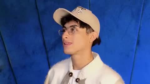 Snapshot of aaron_eze chatting on 10.26.25 Aaron Ezequiel online show from 10.26.25