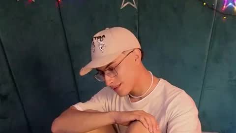 Aaron Ezequiel online show from 12.13.25