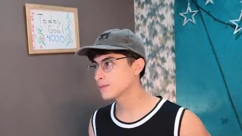 Snapshot of aaron_eze chatting on 01.16.26 Aaron Ezequiel online show from 01.16.26