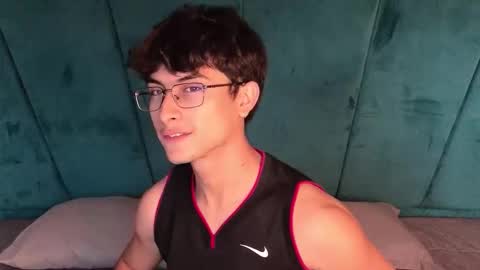 Snapshot of aaron_eze chatting on 02.04.26 Aaron Ezequiel online show from 02.04.26