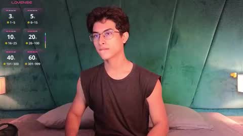 Snapshot of aaron_eze chatting on 02.06.26 Aaron Ezequiel online show from 02.06.26