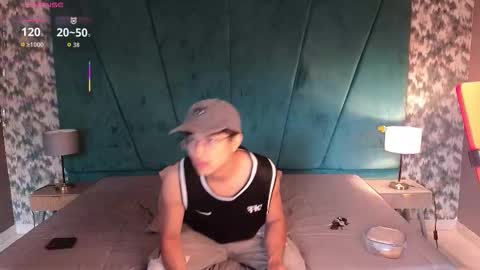 Snapshot of aaron_eze chatting on 02.08.26 Aaron Ezequiel online show from 02.08.26