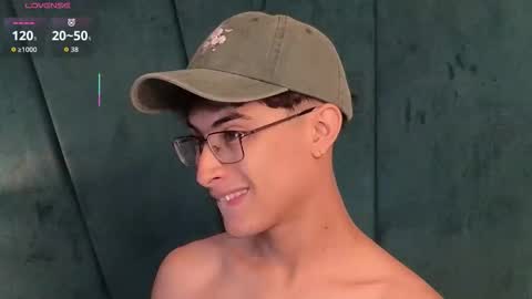 Snapshot of aaron_eze chatting on 02.13.26 Aaron Ezequiel online show from 02.13.26