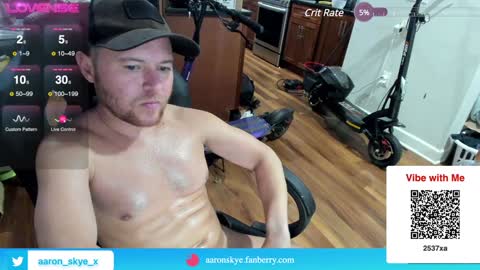 Snapshot of aaron_skye chatting on 12.08.24 Aaron Skye online show from 12.08.24
