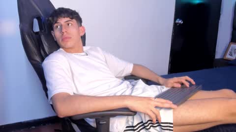 Aron online show from 10.21.25