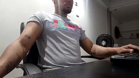 Snapshot of aaronhunter__ chatting on 12.14.24 ig aaron hunter123 online show from 12.14.24