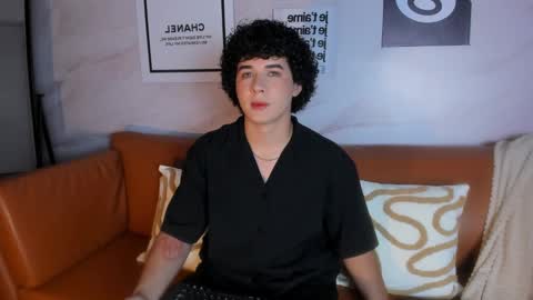 Snapshot of aaroooonn chatting on 02.25.25 Aroon online show from 02.25.25