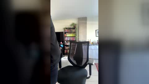 Snapshot of aarosteev chatting on 12.16.25 Jason online show from 12.16.25