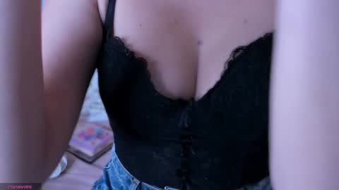 Snapshot of abbie_foxxx chatting on 10.07.25 abbie online show from 10.07.25