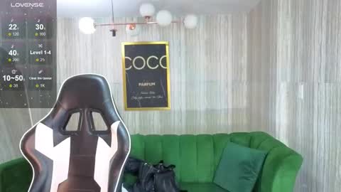 Snapshot of abby_t_ chatting on 10.16.25 abby online show from 10.16.25