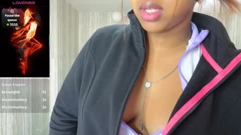 Snapshot of abby_t_ chatting on 10.17.25 abby online show from 10.17.25