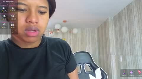 Snapshot of abby_t_ chatting on 10.22.25 abby online show from 10.22.25