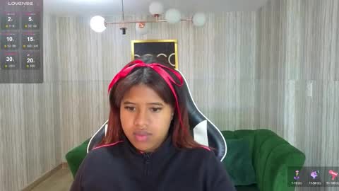 Snapshot of abby_t_ chatting on 10.23.25 abby online show from 10.23.25