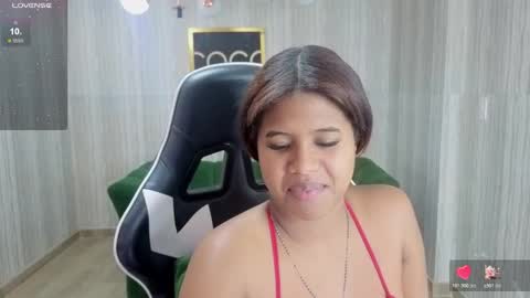 Snapshot of abby_t_ chatting on 10.29.25 abby online show from 10.29.25