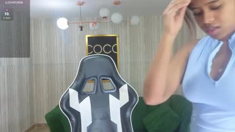 Snapshot of abby_t_ chatting on 10.30.25 abby online show from 10.30.25