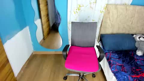 Snapshot of abbyhowlland chatting on 10.09.25 sara online show from 10.09.25